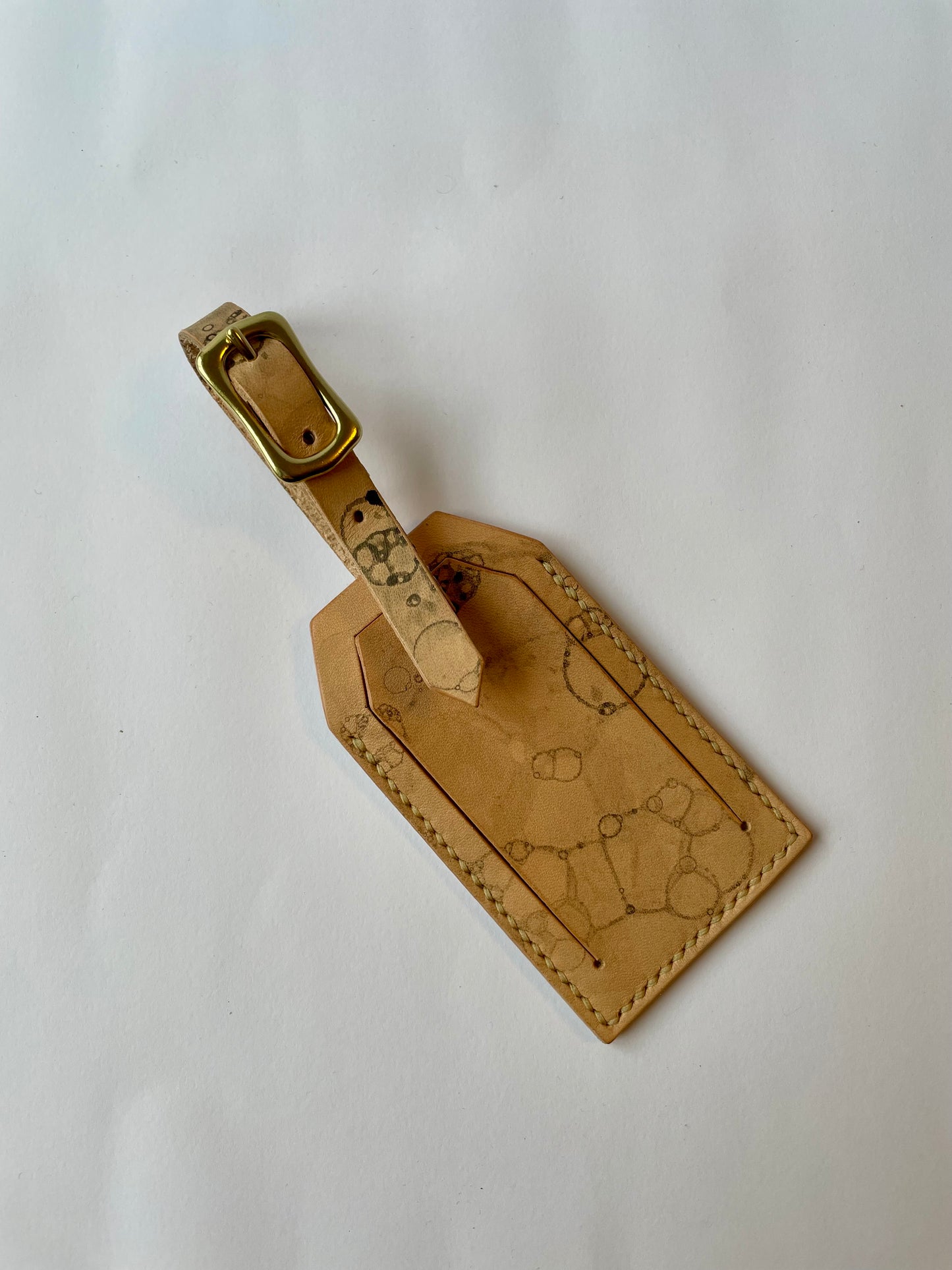 Leather bag tag bubbles