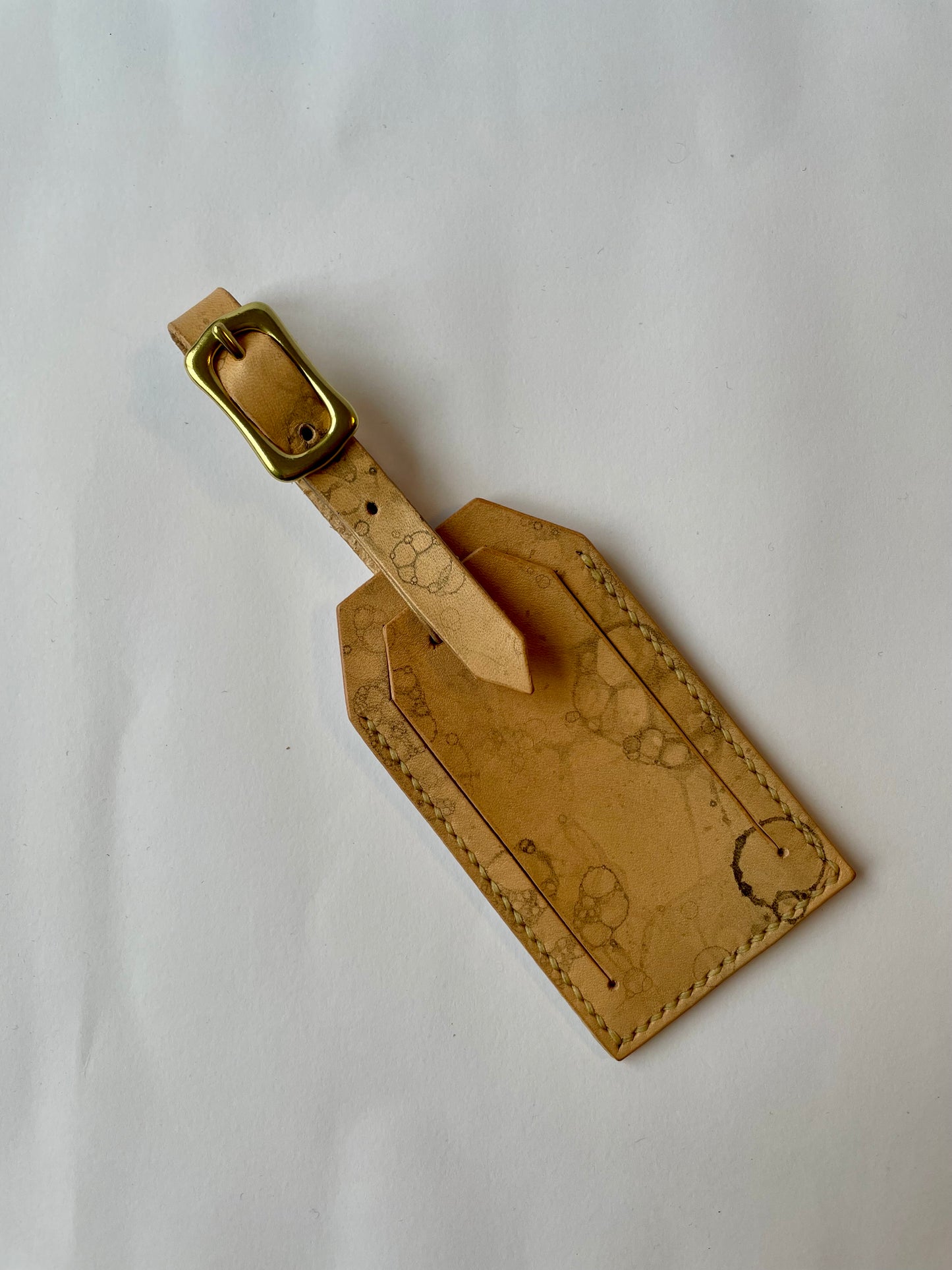 Leather bag tag bubbles