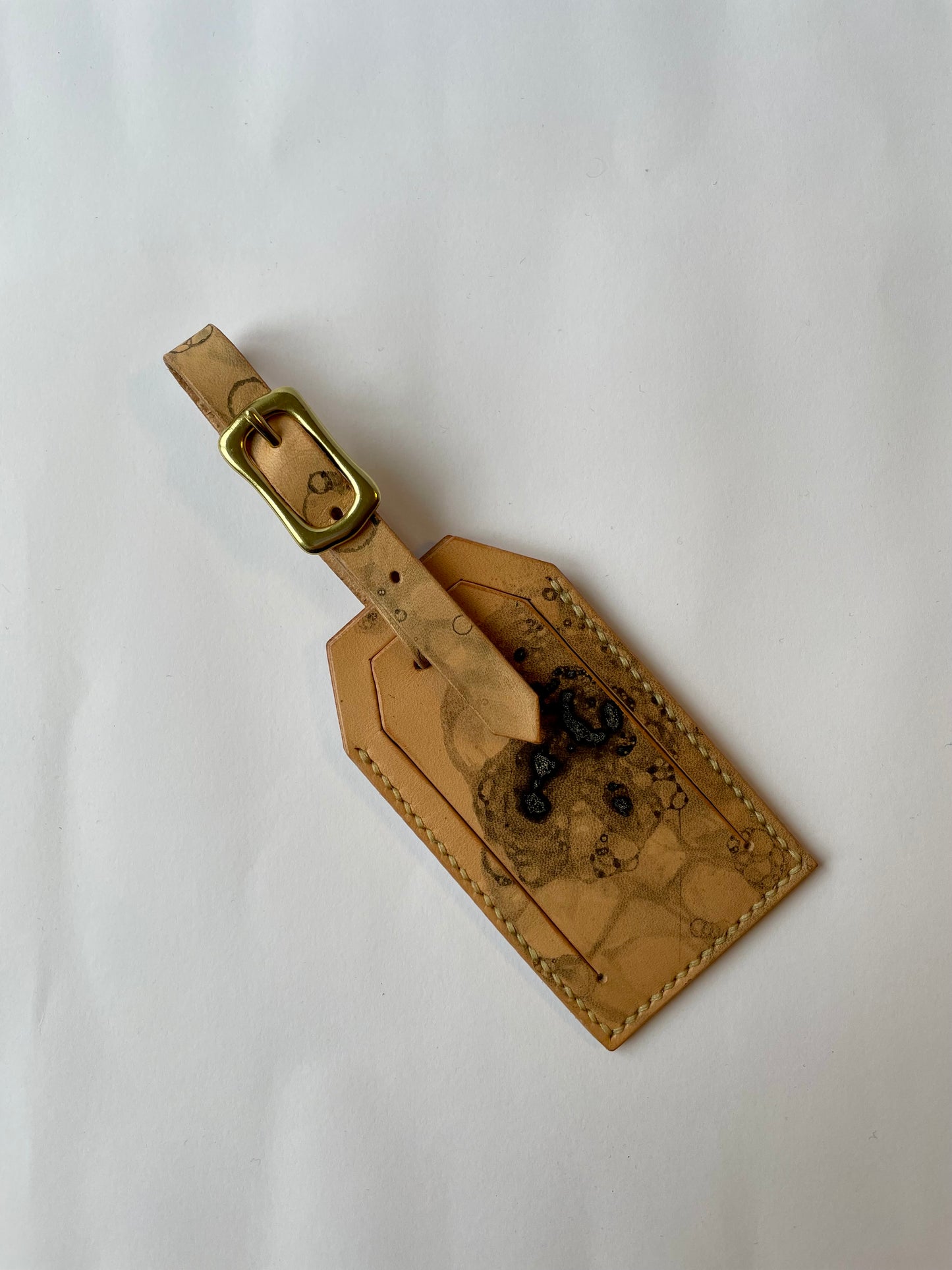 Leather bag tag bubbles