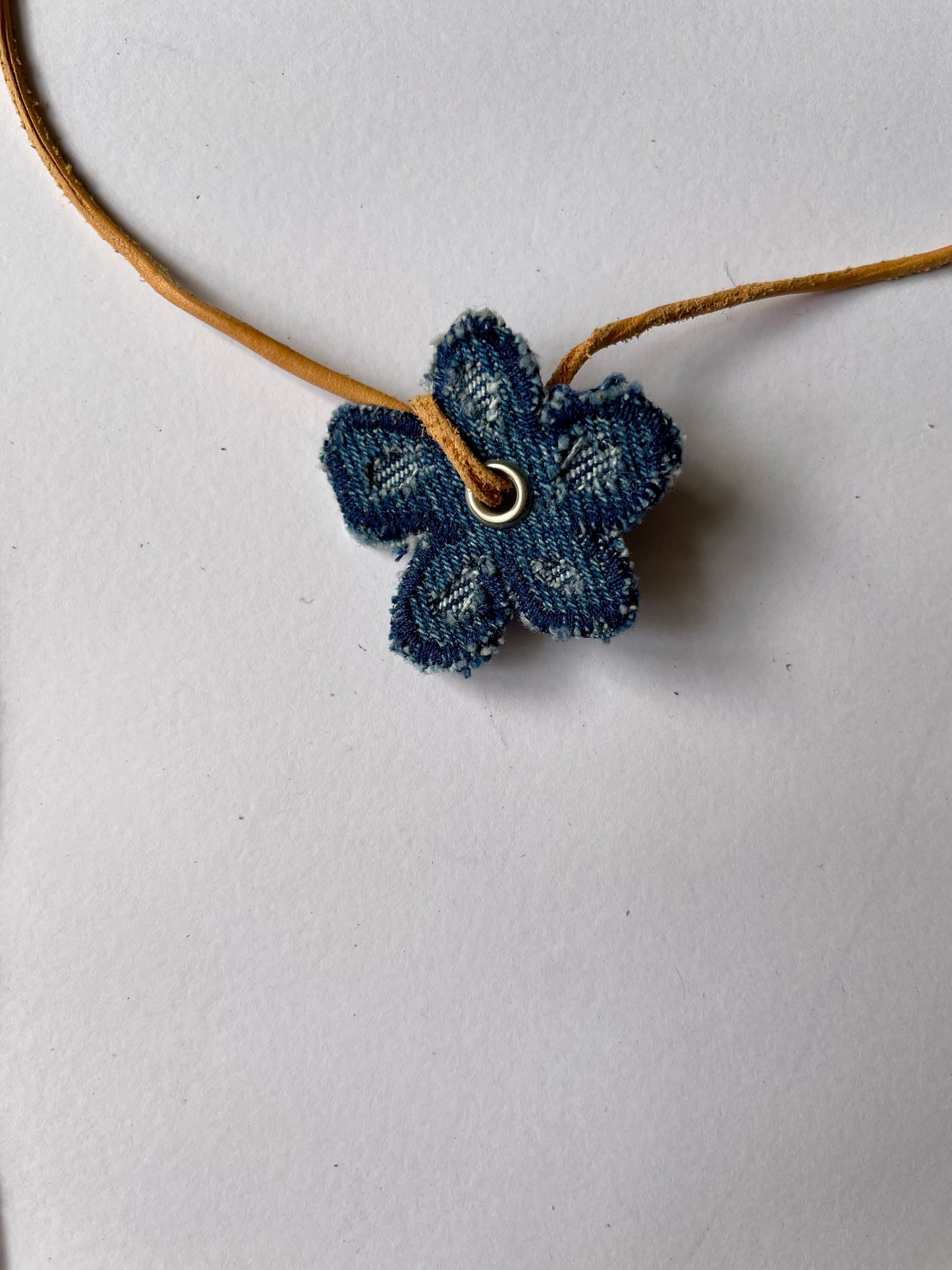 Choker necklace blue