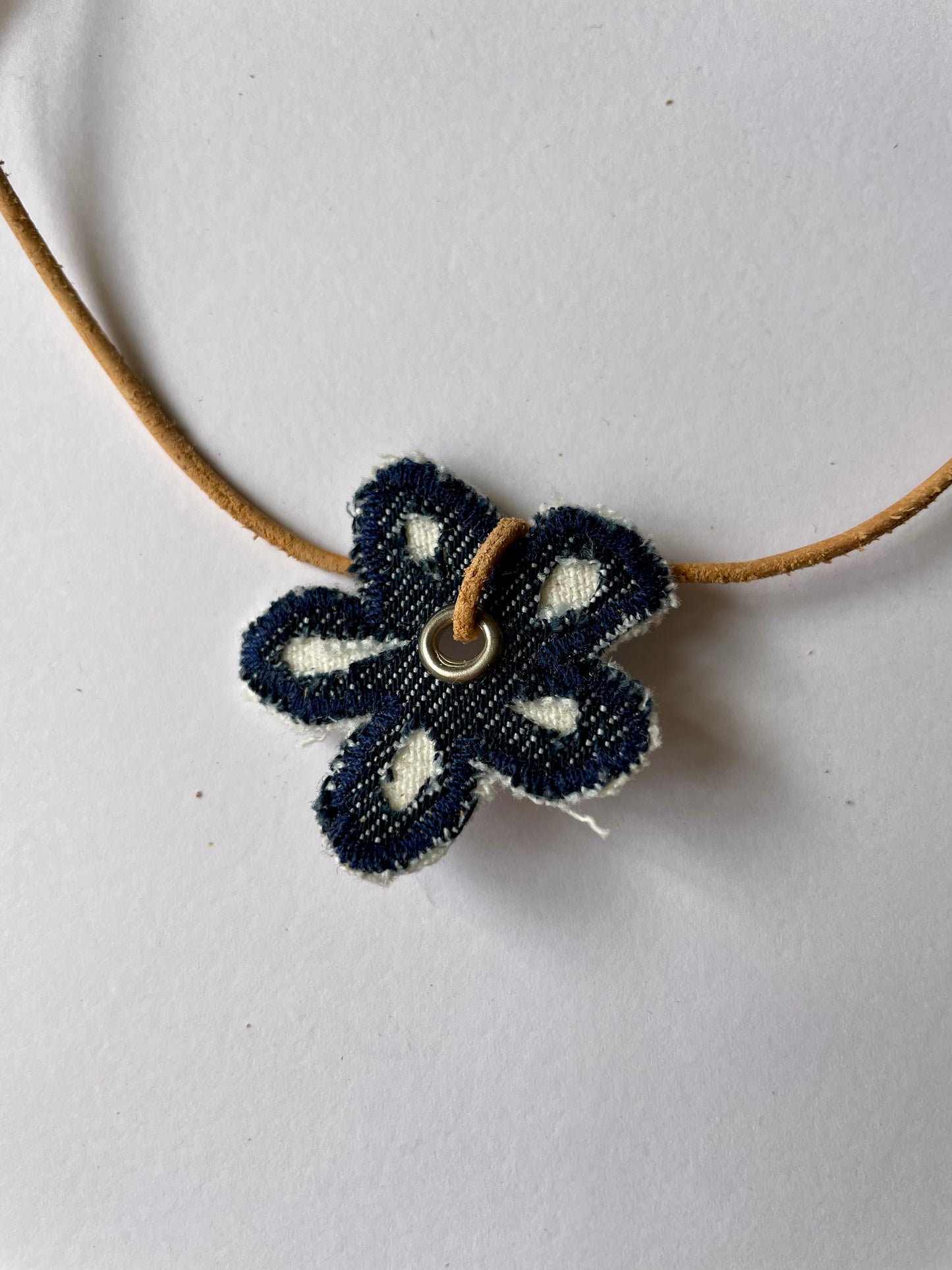 Choker necklace blue